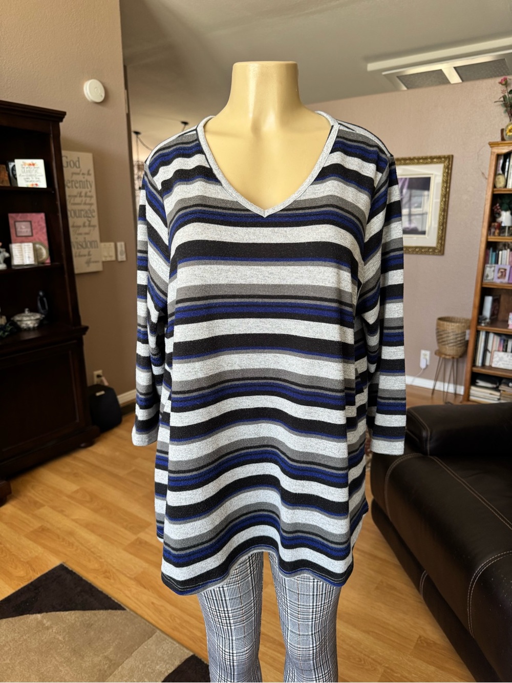 Avenue Striped V-Neck 3/4 Sleeve Lightweight Knit Sweater-size 18/20